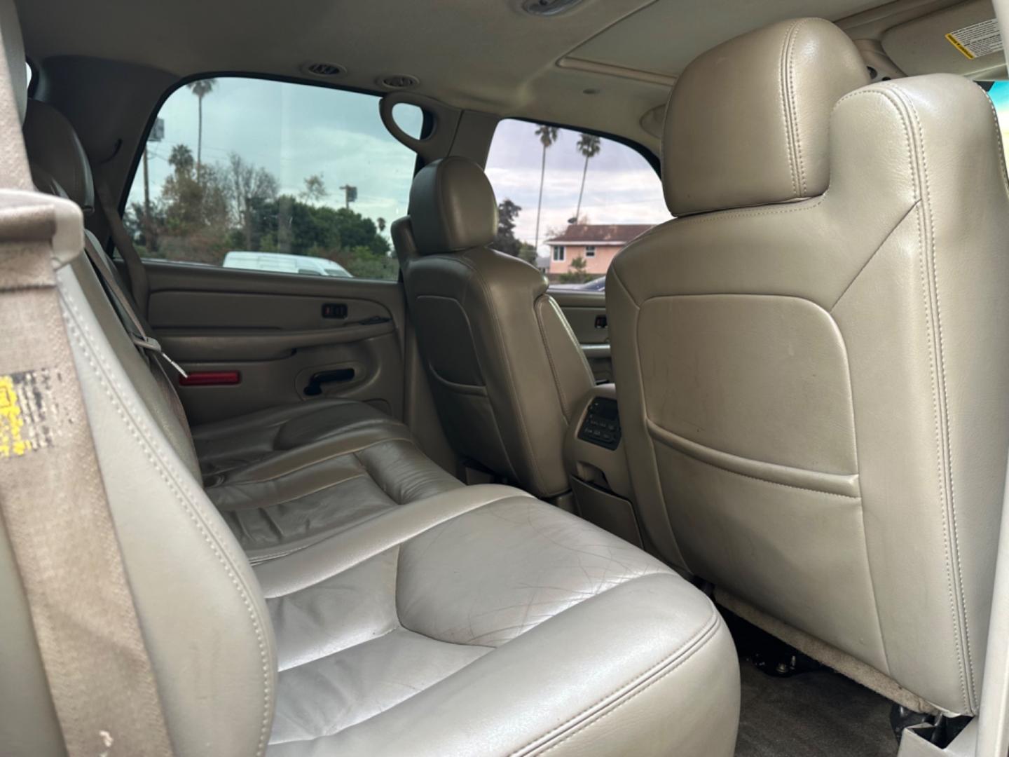 2006 BEIGE /Gray GMC Yukon SL 2WD (1GKEC13T66R) with an 5.3L V8 OHV 16V engine, 4-Speed Automatic Overdrive transmission, located at 30 S. Berkeley Avenue, Pasadena, CA, 91107, (626) 248-7567, 34.145447, -118.109398 - Embrace Power and Comfort: 2006 GMC Yukon with Leather, Moon-Roof, and Third-Row Seating Available in Pasadena, CA Step into the realm of rugged luxury with the 2006 GMC Yukon, now available at our BHPH dealership in Pasadena, CA. This robust SUV, featuring a luxurious leather interior, a moon-ro - Photo#11